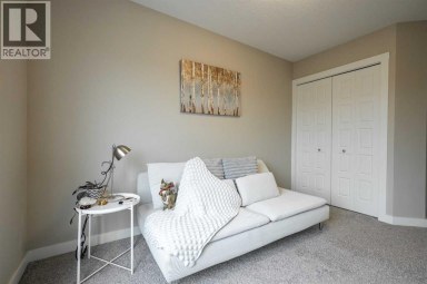156 Livingston Common NE Calgary Alberta photo 17