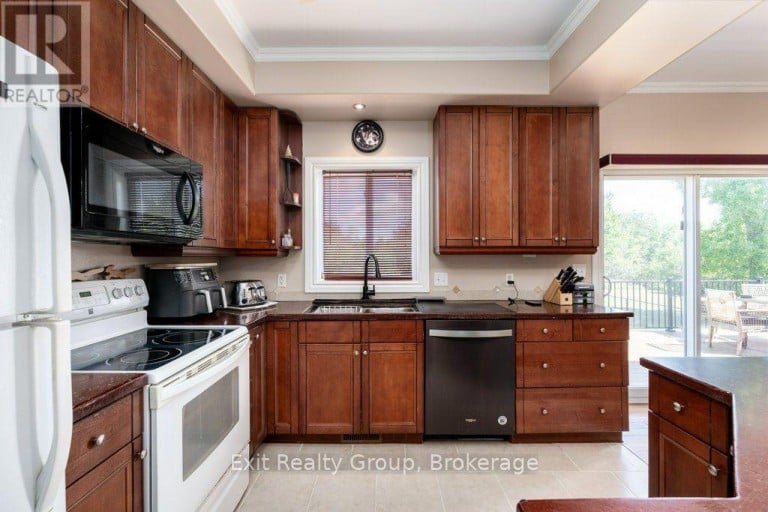 10435 HIGHWAY 41, Addington Highlands (Addington Highlands), Ontario, K0H1Z0