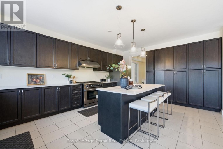 60 HENNESSEY CRESCENT, Kawartha Lakes (Lindsay), Ontario, K9V0P3