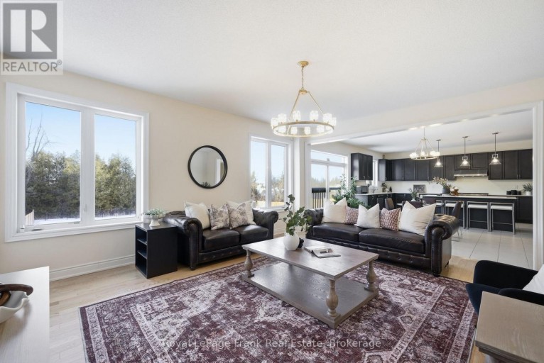 60 HENNESSEY CRESCENT, Kawartha Lakes (Lindsay), Ontario, K9V0P3