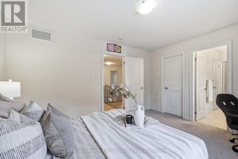 60 HENNESSEY CRESCENT, Kawartha Lakes (Lindsay), Ontario, K9V0P3
