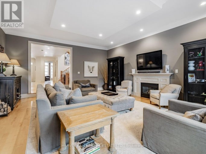 55 VIEWMOUNT AVENUE, Toronto (Englemount-Lawrence), Ontario, M6B1T2