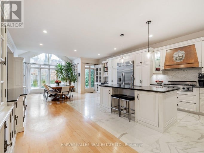 55 VIEWMOUNT AVENUE, Toronto (Englemount-Lawrence), Ontario, M6B1T2