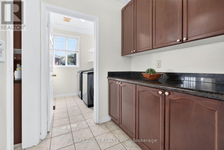70 MALDIVES CRESCENT, Brampton (Vales of Castlemore), Ontario, L6P1L1