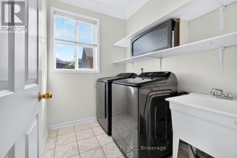 70 MALDIVES CRESCENT, Brampton (Vales of Castlemore), Ontario, L6P1L1