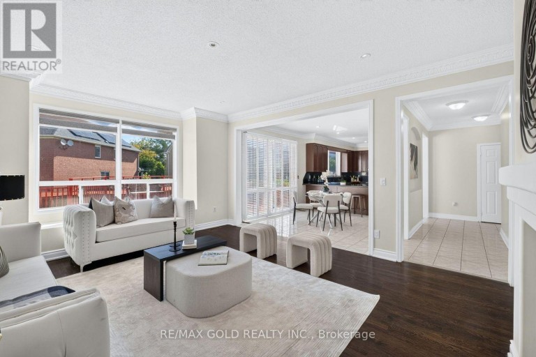 70 MALDIVES CRESCENT, Brampton (Vales of Castlemore), Ontario, L6P1L1