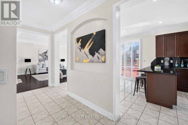 70 MALDIVES CRESCENT, Brampton (Vales of Castlemore), Ontario, L6P1L1