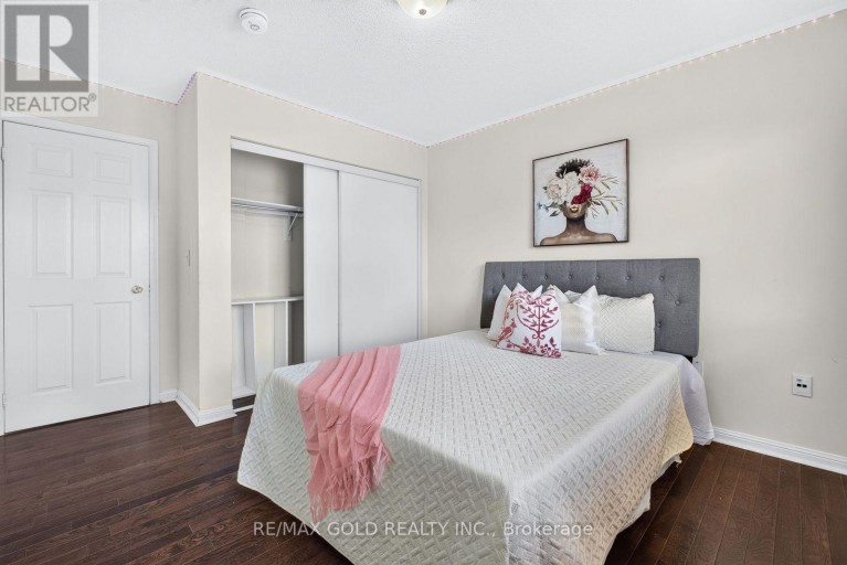 70 MALDIVES CRESCENT, Brampton (Vales of Castlemore), Ontario, L6P1L1