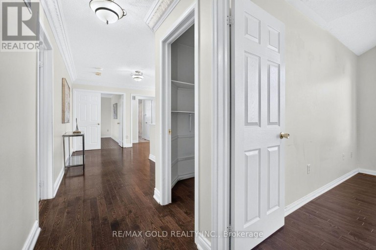70 MALDIVES CRESCENT, Brampton (Vales of Castlemore), Ontario, L6P1L1