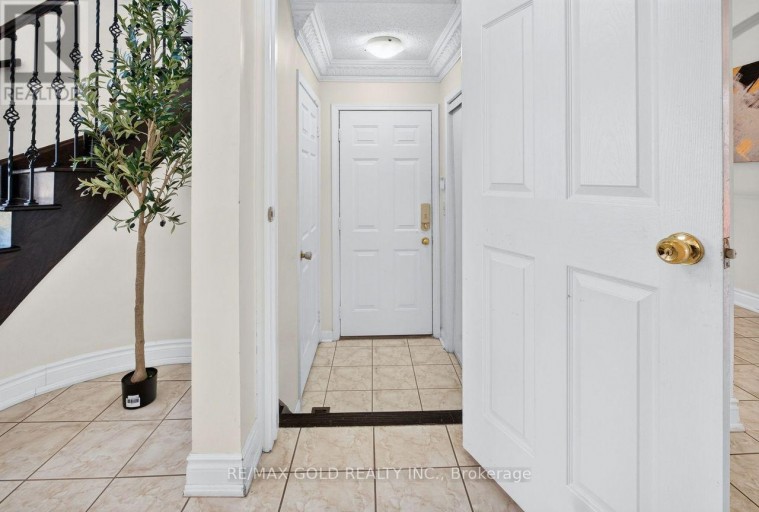 70 MALDIVES CRESCENT, Brampton (Vales of Castlemore), Ontario, L6P1L1