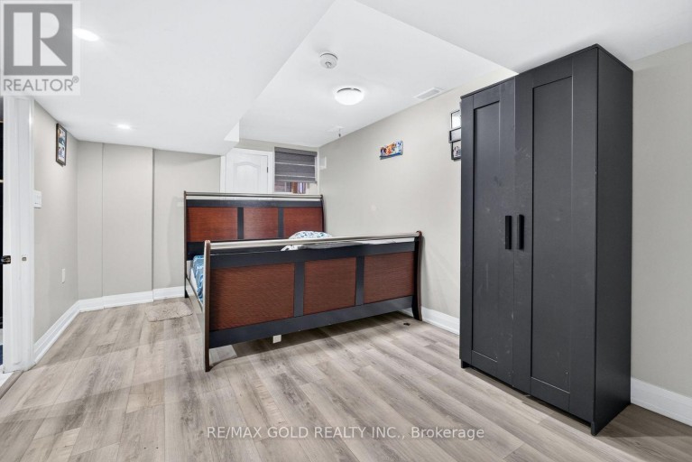 70 MALDIVES CRESCENT, Brampton (Vales of Castlemore), Ontario, L6P1L1