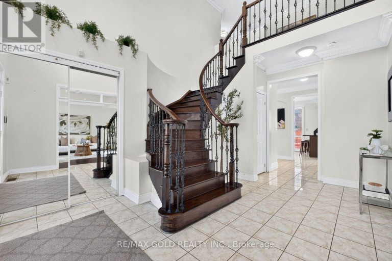 70 MALDIVES CRESCENT, Brampton (Vales of Castlemore), Ontario, L6P1L1