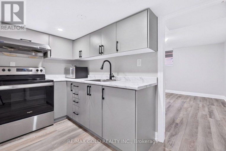 70 MALDIVES CRESCENT, Brampton (Vales of Castlemore), Ontario, L6P1L1