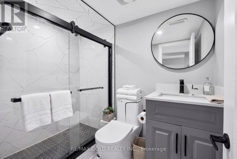 70 MALDIVES CRESCENT, Brampton (Vales of Castlemore), Ontario, L6P1L1