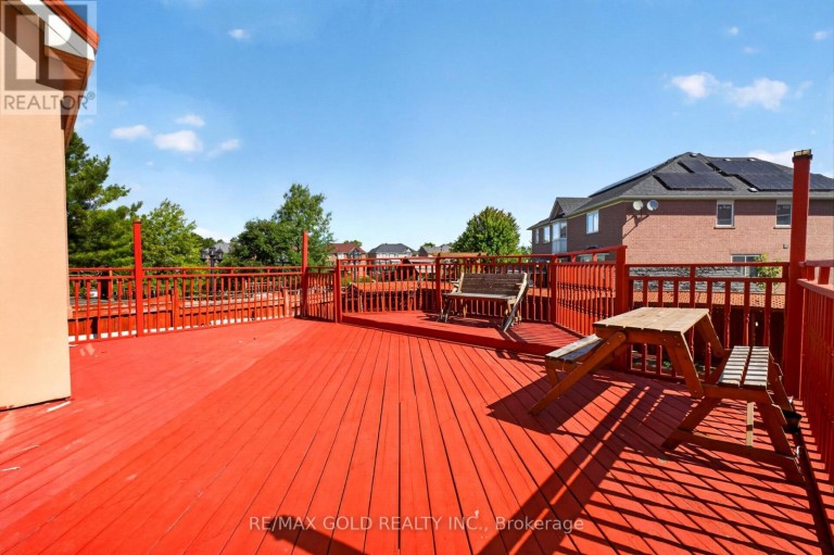 70 MALDIVES CRESCENT, Brampton (Vales of Castlemore), Ontario, L6P1L1