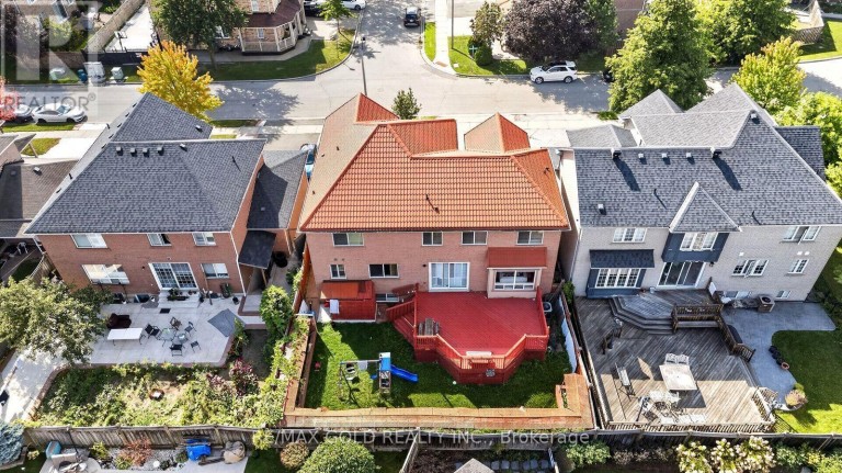 70 MALDIVES CRESCENT, Brampton (Vales of Castlemore), Ontario, L6P1L1