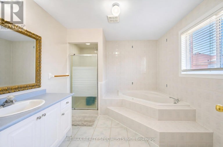 12 MOUNTAIN GORGE ROAD, Brampton (Sandringham-Wellington), Ontario, L6R2X6