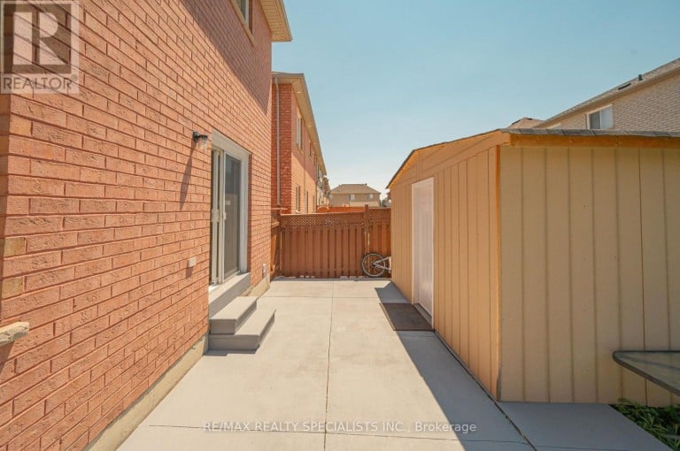 12 MOUNTAIN GORGE ROAD, Brampton (Sandringham-Wellington), Ontario, L6R2X6