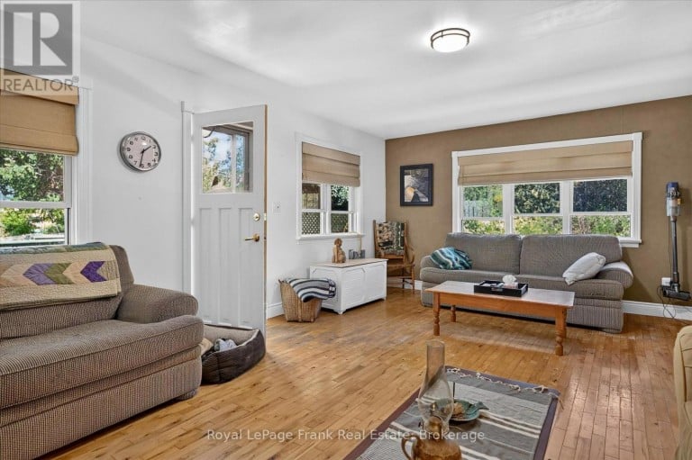 404 LONDON STREET, Peterborough (Town Ward 3), Ontario, K9H3A3