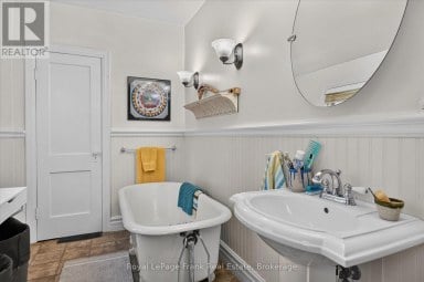 404 LONDON STREET Peterborough (Town Ward 3) Ontario photo 17