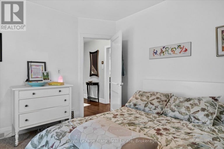 404 LONDON STREET, Peterborough (Town Ward 3), Ontario, K9H3A3