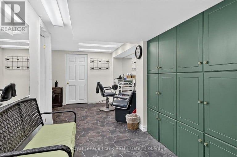 404 LONDON STREET, Peterborough (Town Ward 3), Ontario, K9H3A3
