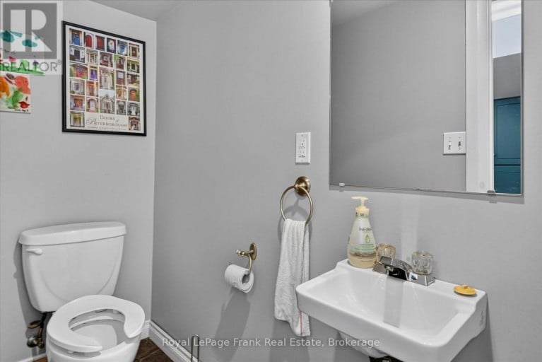 404 LONDON STREET, Peterborough (Town Ward 3), Ontario, K9H3A3