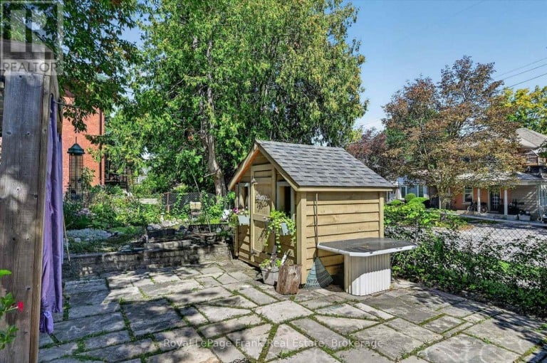 404 LONDON STREET, Peterborough (Town Ward 3), Ontario, K9H3A3