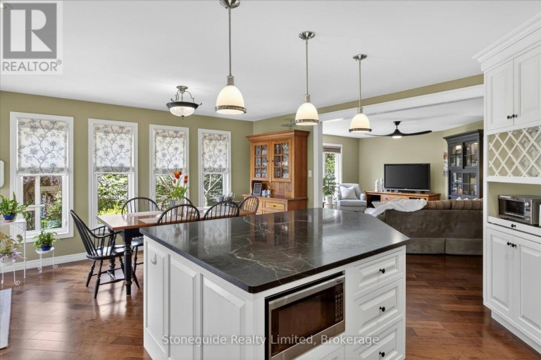 1580 COLLEGE PARK DRIVE, Peterborough (Otonabee Ward 1), Ontario, K9K2G9