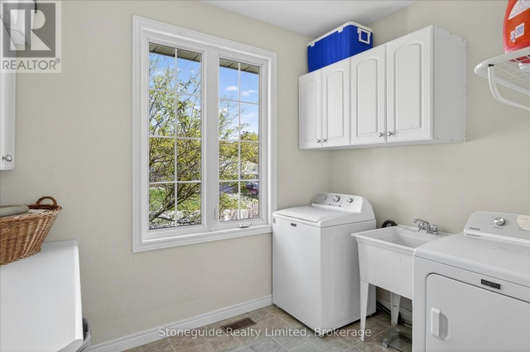 1580 COLLEGE PARK DRIVE, Peterborough (Otonabee Ward 1), Ontario, K9K2G9