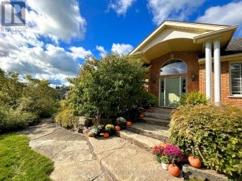 1580 COLLEGE PARK DRIVE Peterborough (Otonabee Ward 1) Ontario photo 2