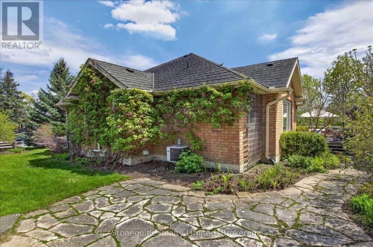 1580 COLLEGE PARK DRIVE, Peterborough (Otonabee Ward 1), Ontario, K9K2G9