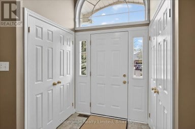 1580 COLLEGE PARK DRIVE Peterborough (Otonabee Ward 1) Ontario photo 4