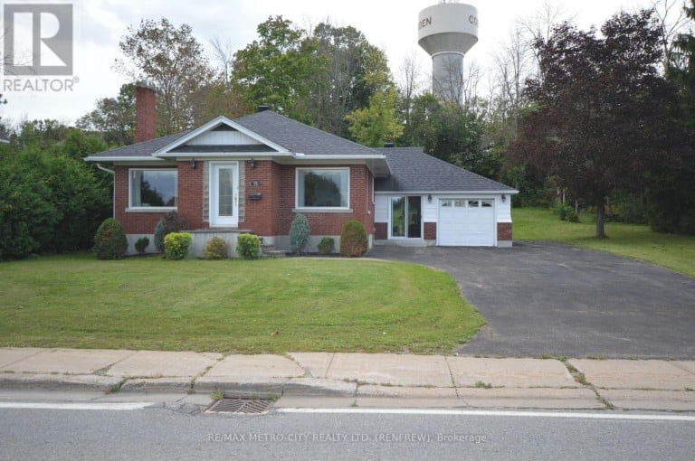 33 Pembroke Street, Whitewater Region, Ontario (id X13786844)