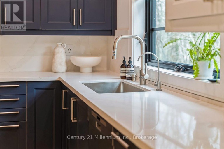 33 SLALOM GATE ROAD, Collingwood, Ontario, L9Y5A9