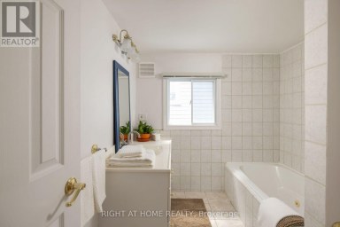 239 SEATON STREET Toronto (Moss Park) Ontario photo 35