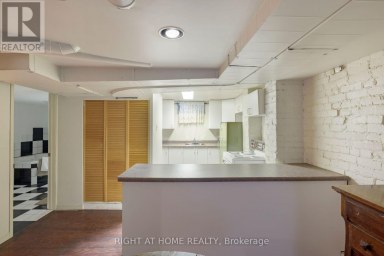 239 SEATON STREET Toronto (Moss Park) Ontario photo 42