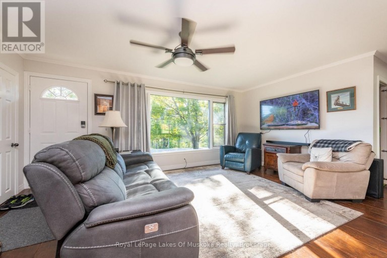 UPPER - 462 MUSKOKA 3 ROAD N, Huntsville (Chaffey), Ontario, P1H1C6
