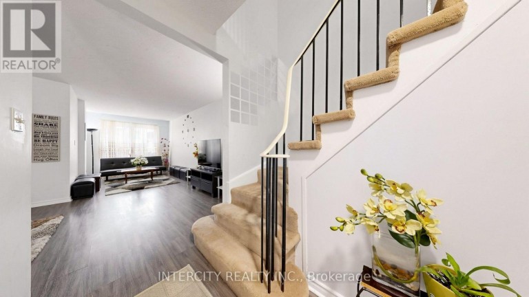 142 - 21 LIVONIA PLACE, Toronto (Morningside), Ontario, M1E4W5