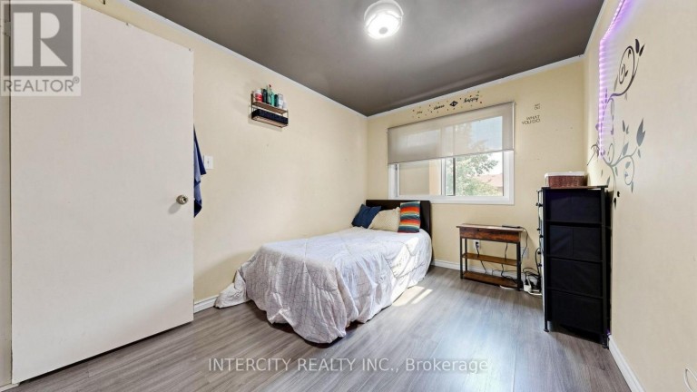 142 - 21 LIVONIA PLACE, Toronto (Morningside), Ontario, M1E4W5