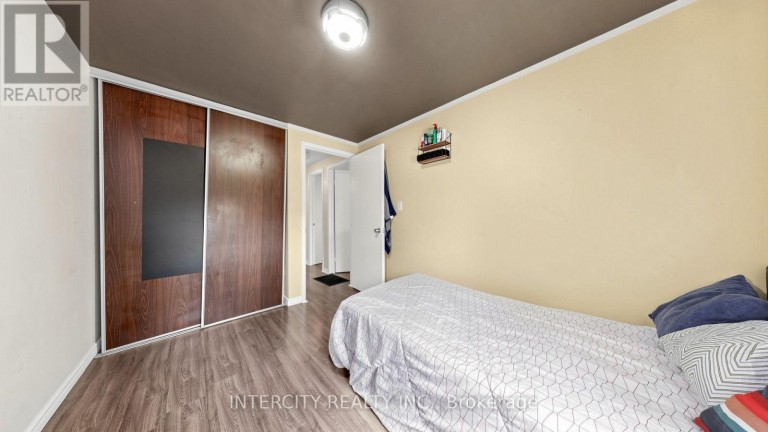 142 - 21 LIVONIA PLACE, Toronto (Morningside), Ontario, M1E4W5