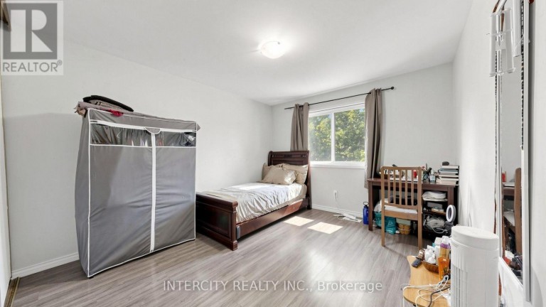142 - 21 LIVONIA PLACE, Toronto (Morningside), Ontario, M1E4W5