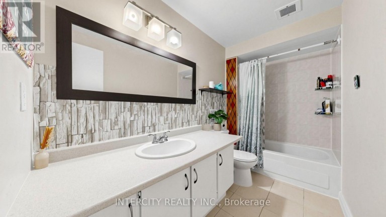 142 - 21 LIVONIA PLACE, Toronto (Morningside), Ontario, M1E4W5