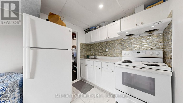 142 - 21 LIVONIA PLACE, Toronto (Morningside), Ontario, M1E4W5