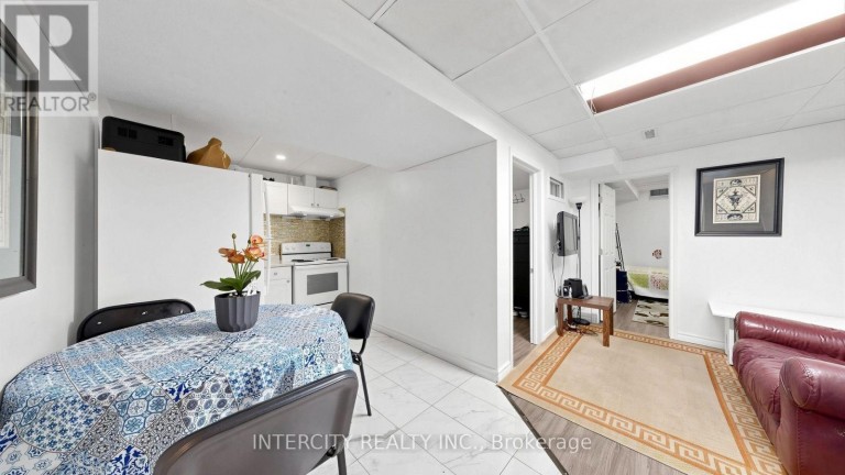 142 - 21 LIVONIA PLACE, Toronto (Morningside), Ontario, M1E4W5