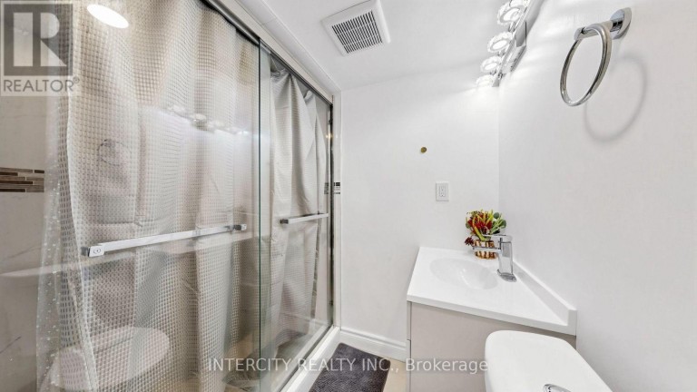 142 - 21 LIVONIA PLACE, Toronto (Morningside), Ontario, M1E4W5