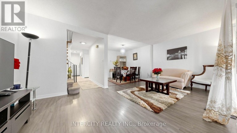 142 - 21 LIVONIA PLACE, Toronto (Morningside), Ontario, M1E4W5