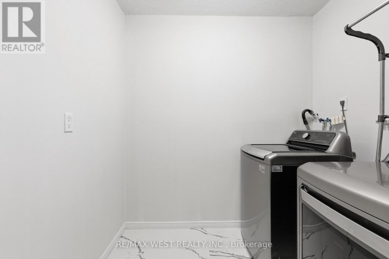 302 - 180 DUDLEY AVENUE, Markham (Thornhill), Ontario, L3T4X2
