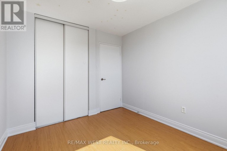 302 - 180 DUDLEY AVENUE, Markham (Thornhill), Ontario, L3T4X2