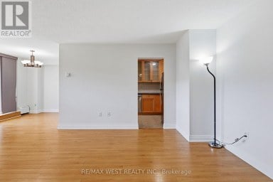 302 - 180 DUDLEY AVENUE Markham (Thornhill) Ontario photo 9